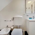 White Flowers With Canal View By Wonderful Italy Appartement *