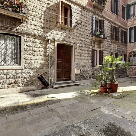 Appartement White Flowers With Canal View By Wonderful Italy *