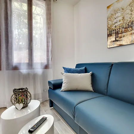 White Flowers With Canal View By Wonderful Italy Wenecja