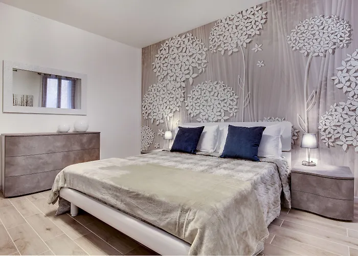 White Flowers With Canal View By Wonderful Italy * Wenecja