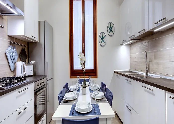 White Flowers With Canal View By Wonderful Italy * Wenecja