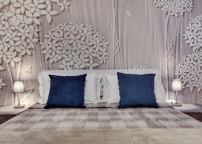 White Flowers With Canal View By Wonderful Italy Apartament *