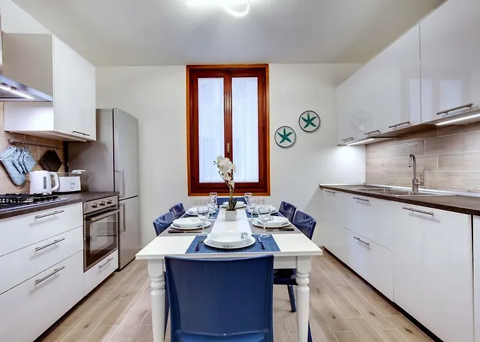 White Flowers With Canal View By Wonderful Italy * Wenecja